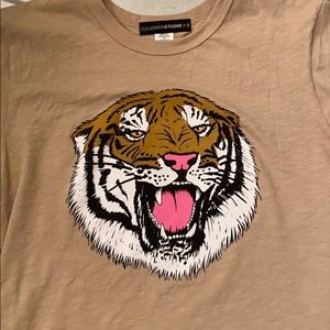 Tiger tee from VICI, size small, like new!